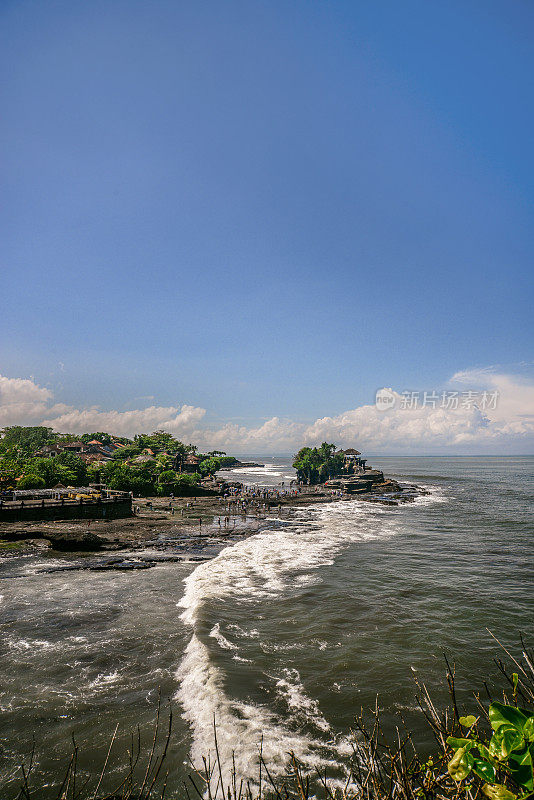 Tanah Lot寺庙，巴厘岛，印度尼西亚宽角视图